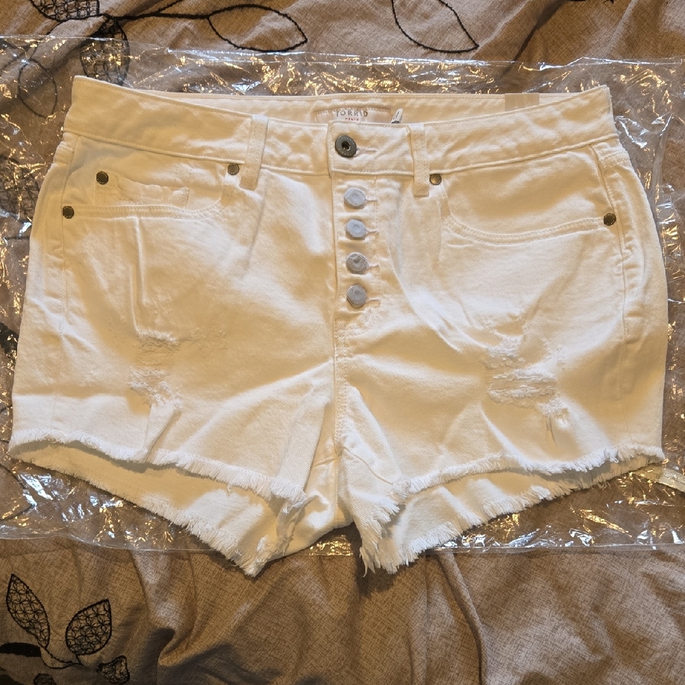 Torrid White Jean Shorts Size 12 with Frayed Hem & Distressing